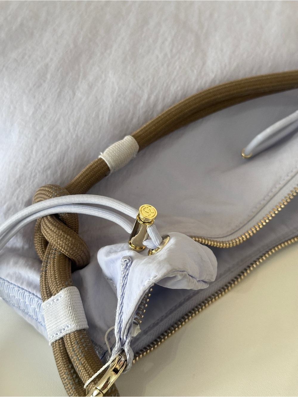 lululemon athletica Convertible Ruched Crossbody Bag 6.5L - Picture 11 of 11
